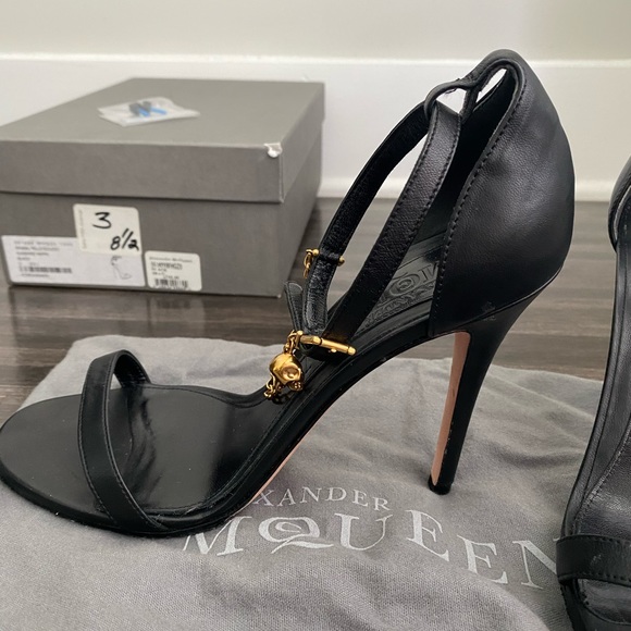 Alexander McQueen Strap Sandal. - Picture 6 of 10